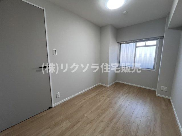 シティハイツ古川橋の寝室|洋室4.5帖
■物件内覧・資金計画相談・住宅ローン相談、リフォーム相談、お問合せ受付中■
※当日・翌日のご内覧、ご相談はお電話でのお問合せがスムーズです！