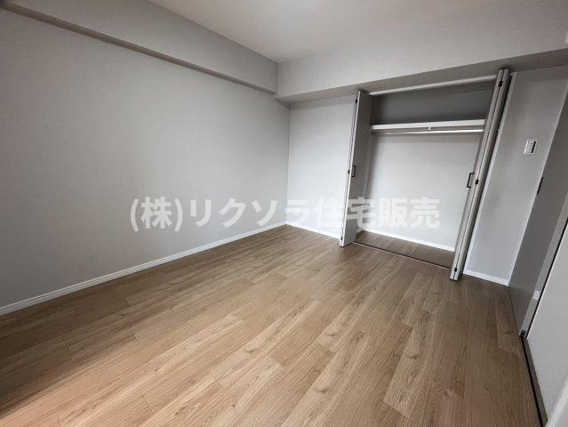 シティハイツ古川橋の子供部屋|洋室5.7帖
■物件内覧・資金計画相談・住宅ローン相談、リフォーム相談、お問合せ受付中■
※当日・翌日のご内覧、ご相談はお電話でのお問合せがスムーズです！