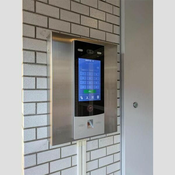 トーシンハイツ堀江のエントランス