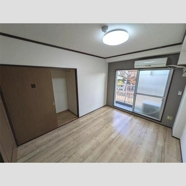 トーシンハイツ堀江の居間・リビング