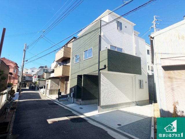 明石市藤江　第2期　新築一戸建ての前面道路含む現地写真|周辺は閑静な住宅街！前面道路広々で車の出し入れも便利です。駐車が苦手な方でも安心して車庫入れできます！