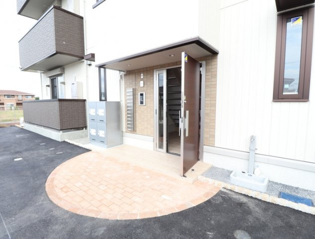 熊本市南区城南町さんさん２丁目のアパートのエントランス