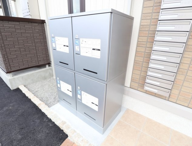 熊本市南区城南町さんさん２丁目のアパートのロビー