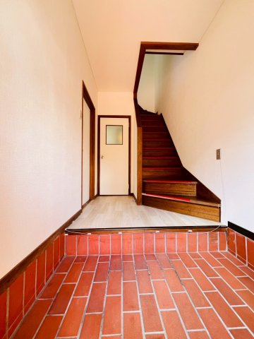 白川台5丁目貸家の玄関