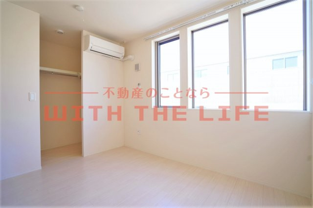 ラフィーネA【10,000円キャッシュバック対象物件】の寝室|開放的な寝室です