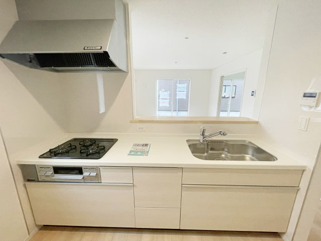 新築戸建・新築建売　郡山市安積町荒井第6　朝日が丘小・第七中の独立洗面台|三面鏡タイプの独立洗面台で、身だしなみチェックも収納力も◎洗面まわりもすっきり清潔に保てます！