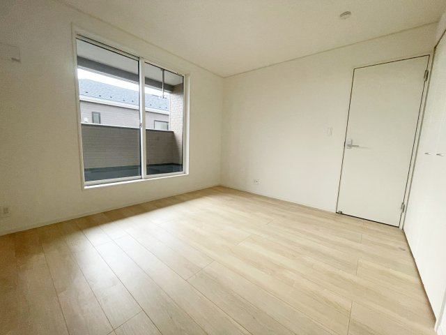 新築戸建・新築建売　郡山市安積町荒井第6　朝日が丘小・第七中の洋室|＼内覧ご予約受付中です♪／仕事帰りやお休みの日はもちろん、当日内覧も大歓迎♪お気軽にお問い合わせください♪