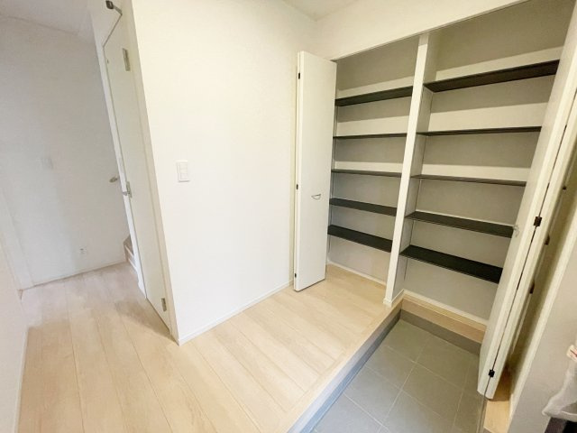 新築戸建・新築建売　郡山市安積町荒井第6　朝日が丘小・第七中の居間・リビング|ホワイトを基調とした明るく開放的なLDKです！