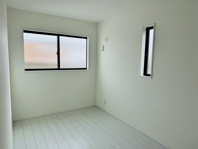 八王子市　上柚木　新築一戸建て　１期の子供部屋|～2階5.6女の洋室　2面採光で明るく風通しの良いお部屋です～