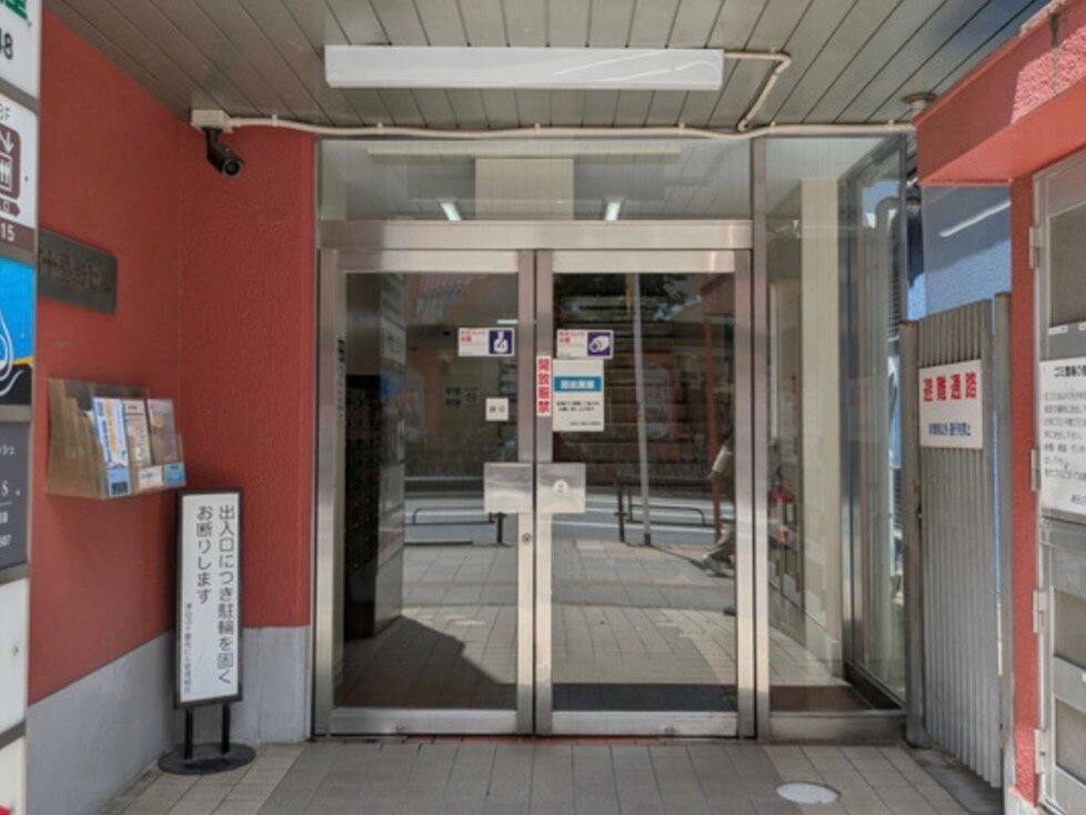 津田沼10番街ビルのエントランス