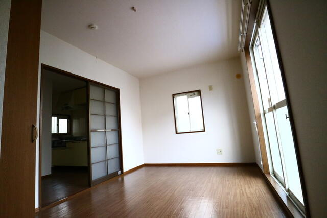 アーバンハウスの居間・リビング|洋室６帖