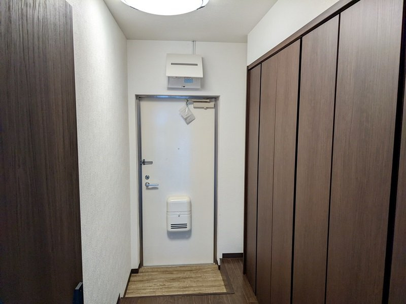 チサンマンション新潟の玄関