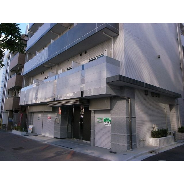 プレール・ドゥーク木場駅前のエントランス