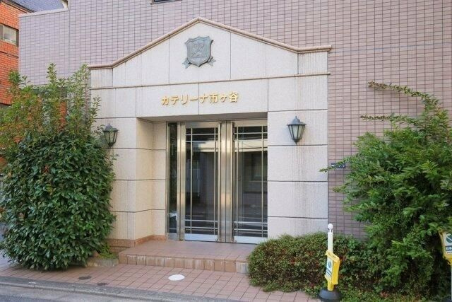 カテリーナ市ヶ谷のエントランス