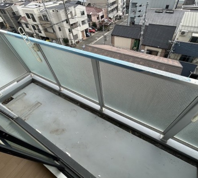 ひろやビルのバルコニー