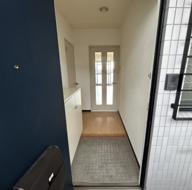 ひろやビルの玄関