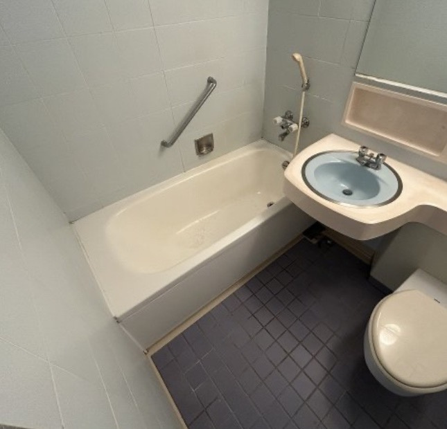 ひろやビルの浴室