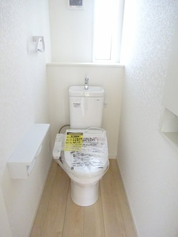 クレイドルガーデン前橋市粕川町新屋第１　１号棟のトイレ|2階トイレです。清潔感のある白を基調としています。