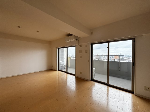 リボンシティレジデンス　ブライトフォートの居間・リビング