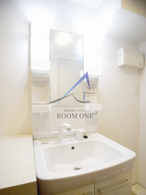 ル・コクリコの洗面所|独立洗面台です。