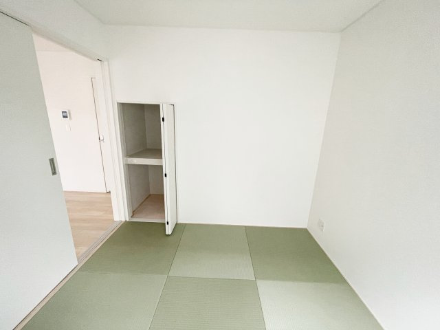 新築戸建・新築建売　郡山市安積町荒井第6　朝日が丘小・第七中の和室|来客時の客間としてはもちろん、家族のくつろぎやお昼寝、キッズスペースとしても活躍する多目的な和室です♪