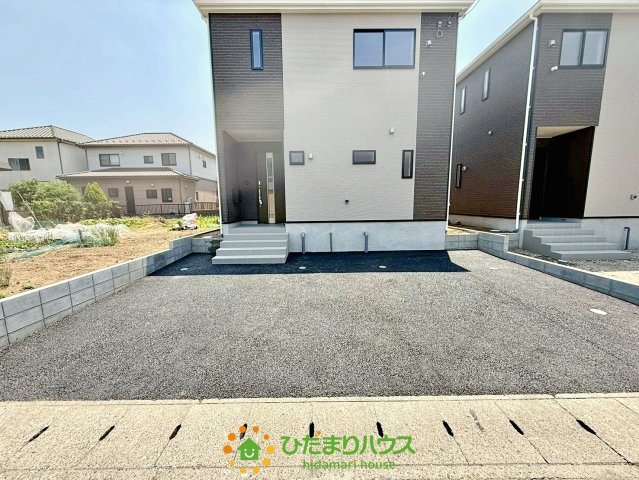 久喜市青毛第3　新築一戸建て　03　クレイドルガーデンの駐車場|並列2台可能！