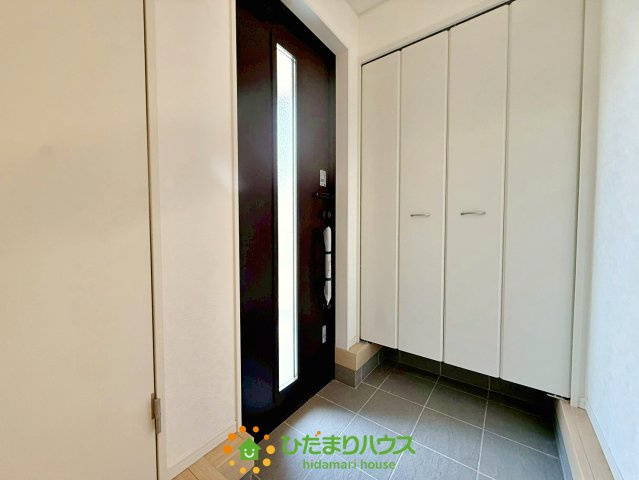 久喜市青毛第3　新築一戸建て　03　クレイドルガーデンの玄関|明るい玄関！！