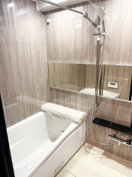 ライオンズマンション上板橋第3の浴室|ユニットバス新規交換のバスルーム 浴室換気乾燥機を完備しており、天候を気にすることなく洗濯が可能です