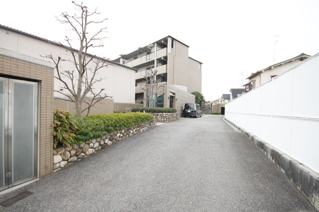 リヴェール宝塚Ⅱの駐車場