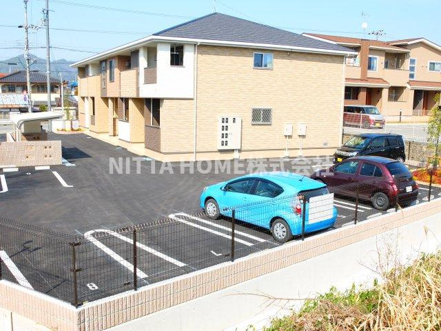 ラッフィナートの駐車場|敷地内に駐車場も完備！