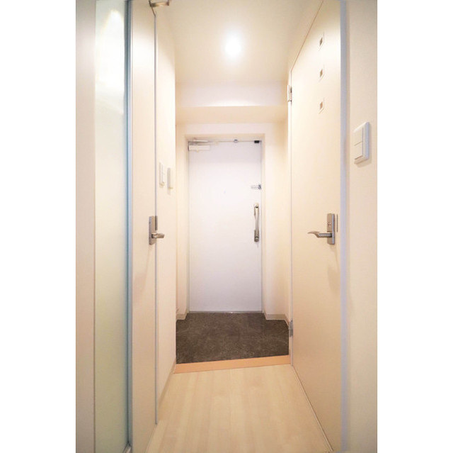 ルクレ新大阪レジデンスの玄関