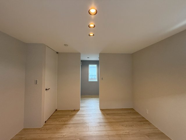 草津市矢倉一丁目の洋室