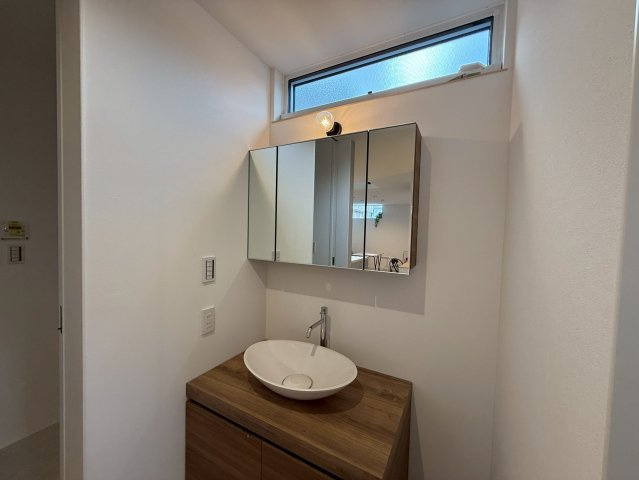 草津市矢倉一丁目の独立洗面台