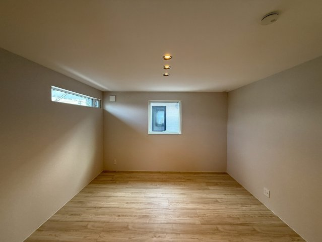 草津市矢倉一丁目の洋室