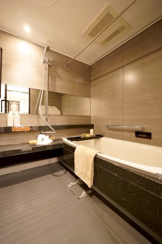 【浴室】 | 【浴室】約1418式の浴室で、広々と入浴タイムをご堪能いただけます！浴室暖房乾燥機やミストサウナ付き♪