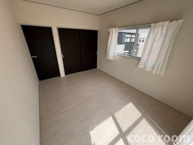 オーベルテューレ東小川の洋室