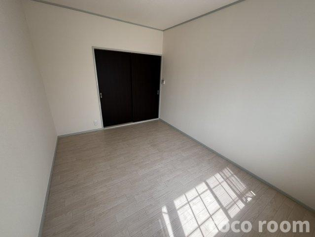 オーベルテューレ東小川の洋室