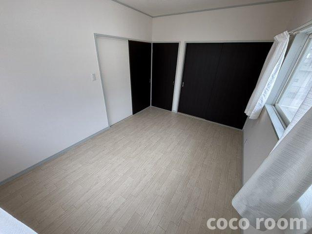 オーベルテューレ東小川の洋室