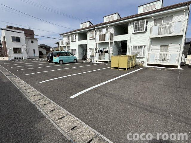 オーベルテューレ東小川の駐車場
