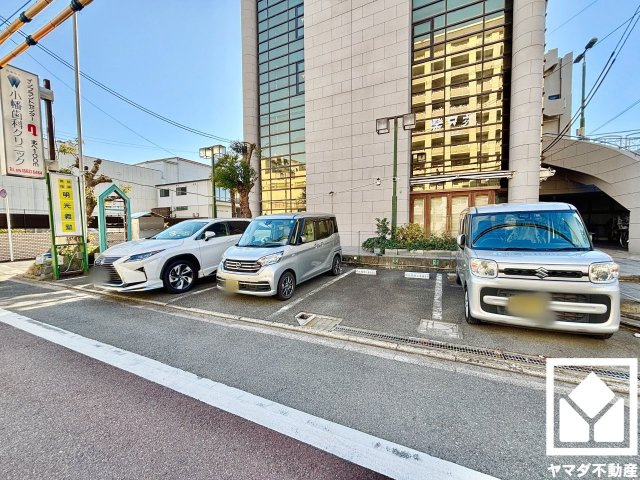 デルフィ西大路の駐車場