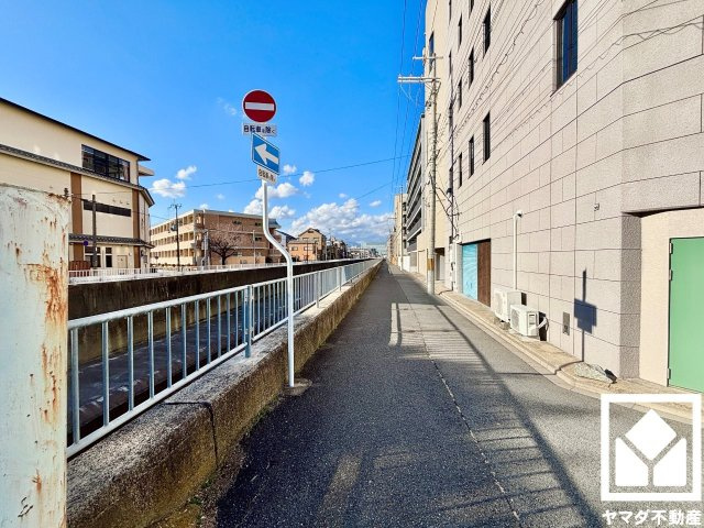 デルフィ西大路の周辺