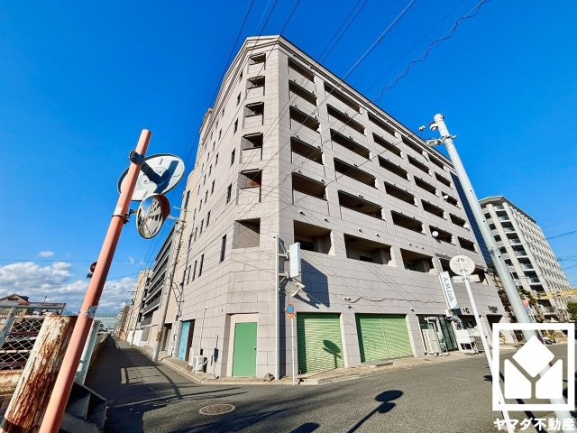 デルフィ西大路の外観