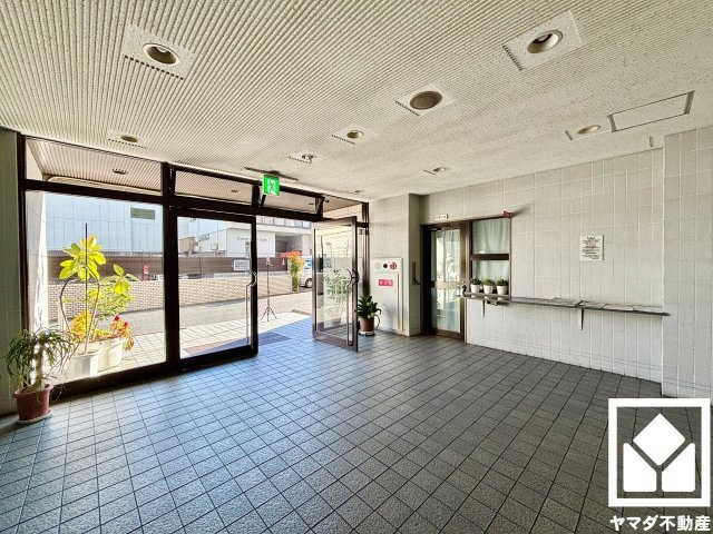 デルフィ西大路のロビー
