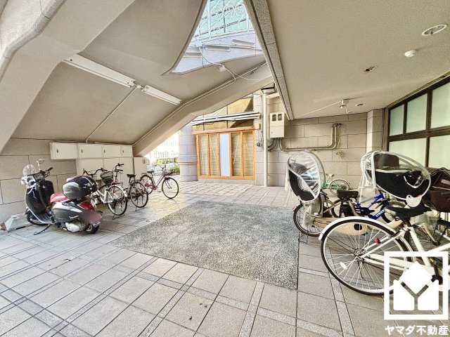 デルフィ西大路の駐輪場
