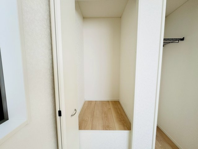 ♥♥那覇市識名-2号棟（全2棟）の収納