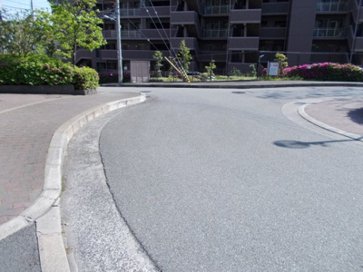 【周辺】 | ローレルコート北千里 | 前面道路