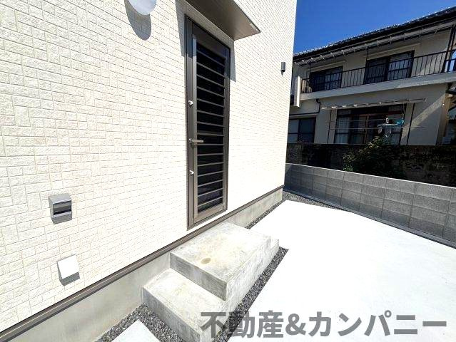 東野5丁目の新築のおうち③　松山市東野5丁目新築戸建のその他|勝手口です