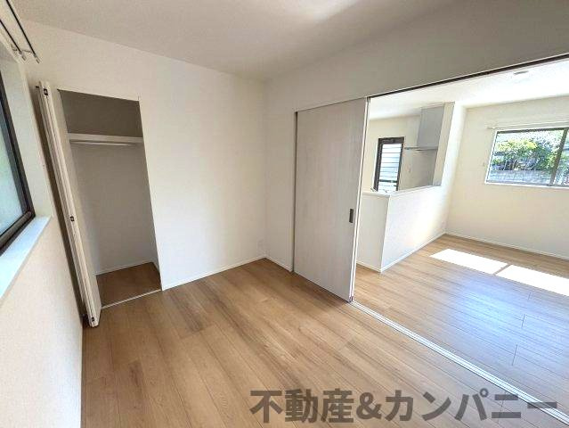 東野5丁目の新築のおうち③　松山市東野5丁目新築戸建の洋室|1階に洋室があります