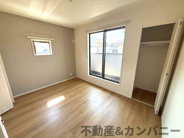 東野5丁目の新築のおうち③　松山市東野5丁目新築戸建の洋室|落ち着いた色調の洋室です