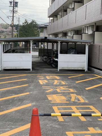 アルトラマンション駒場の駐車場